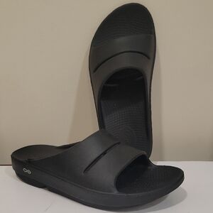 OOFOS OOahh Unisex Black Slide Sandals (sz men's 9 or  women's 11)